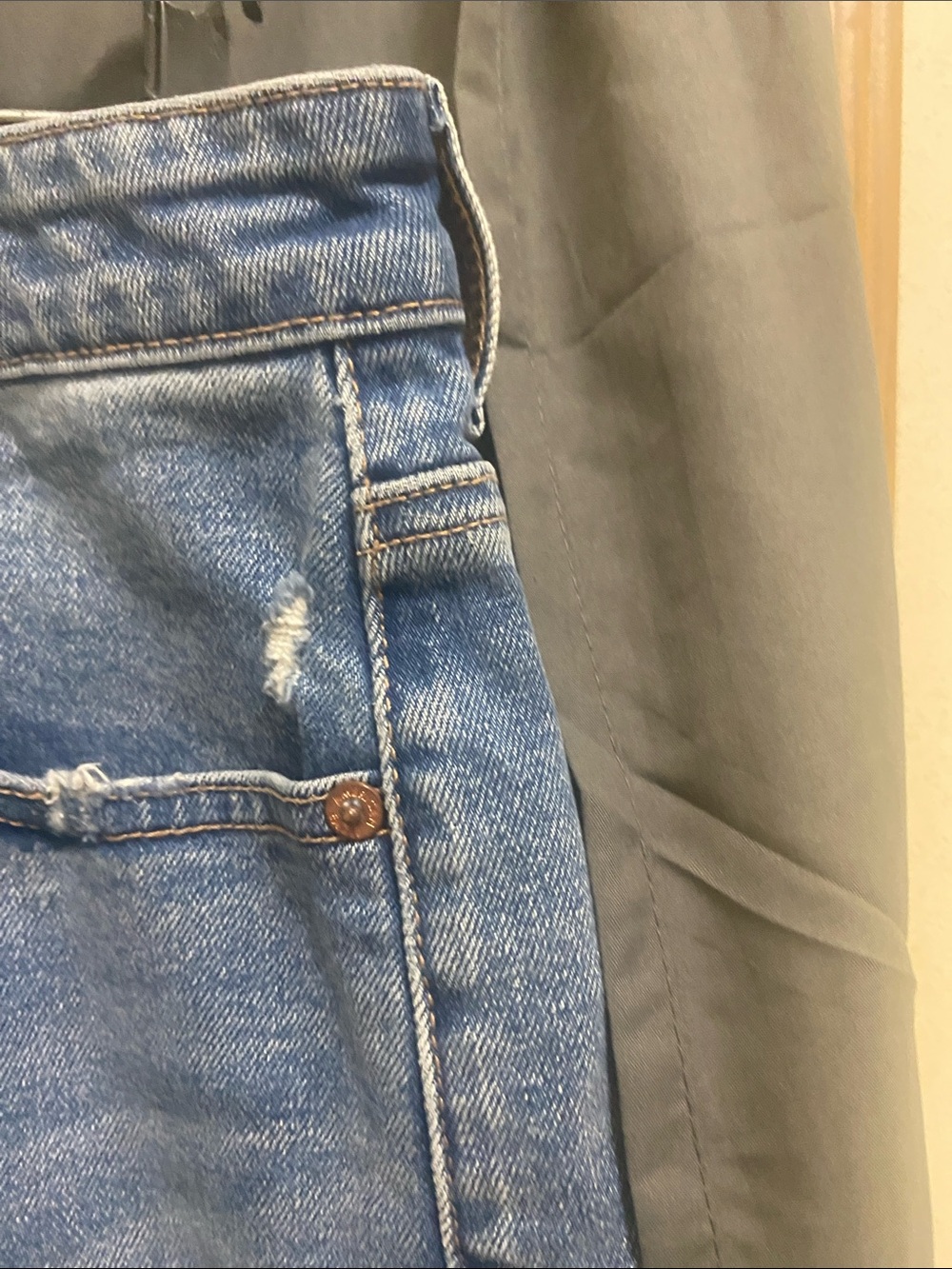 American Eagle Classic High-Rise Blue Denim Shorts size 14 - Picture 6 of 10